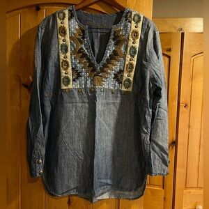 𝐃𝐨𝐮𝐛𝐥𝐞 𝐃 𝐑𝐚𝐧𝐜𝐡 Embroidered Denim Tunic Top
